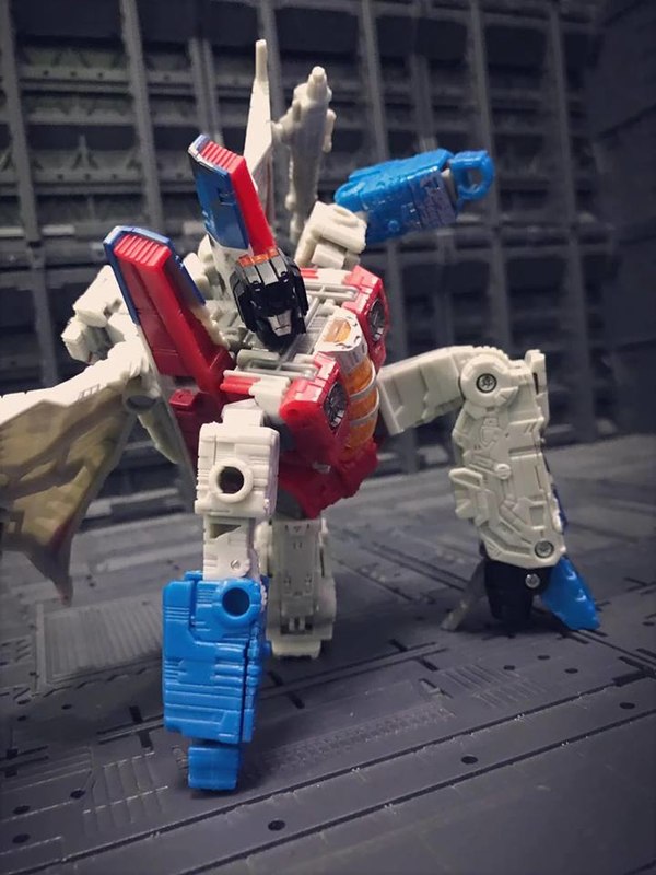 Transformers Siege Wave 2 Voyagers Soundwave And Starscream In Hand Photos 12 (12 of 16)